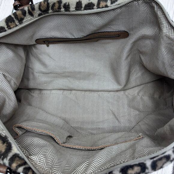 NWT JEN & CO River Faux Fur Weekender - Picture 5 of 5